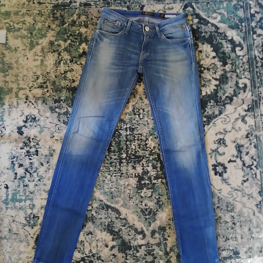Tajta, blå vintage strechjeans från Replay. . Jeans & Byxor.