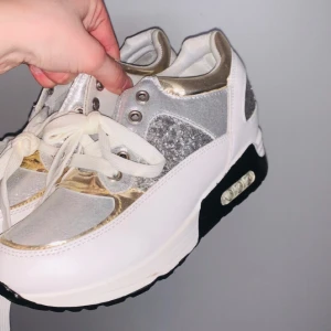 Oanvända skor  - Helt nya 