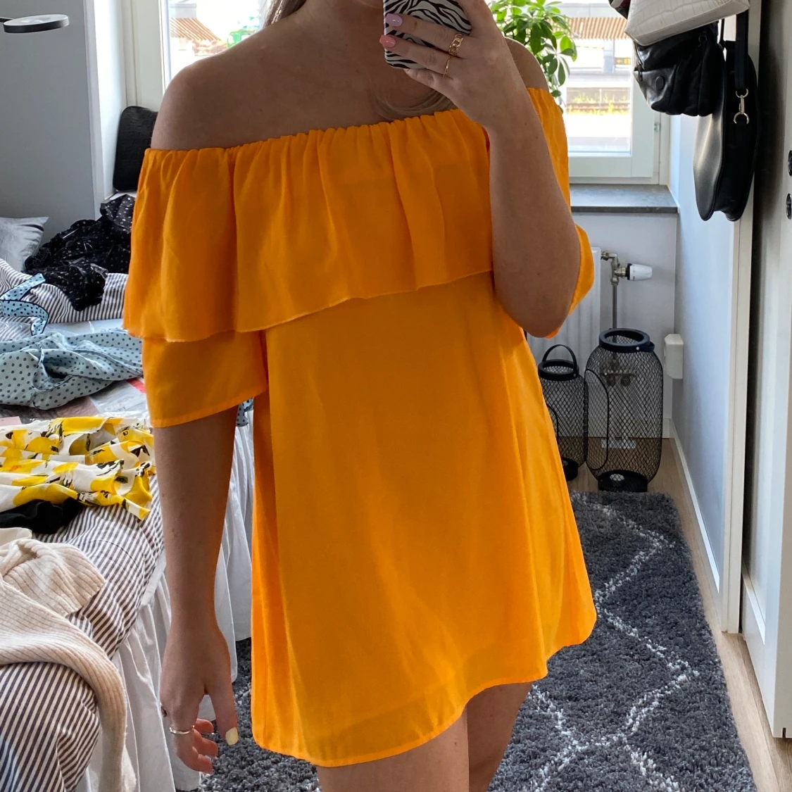 Orange klänning från IvyRevel