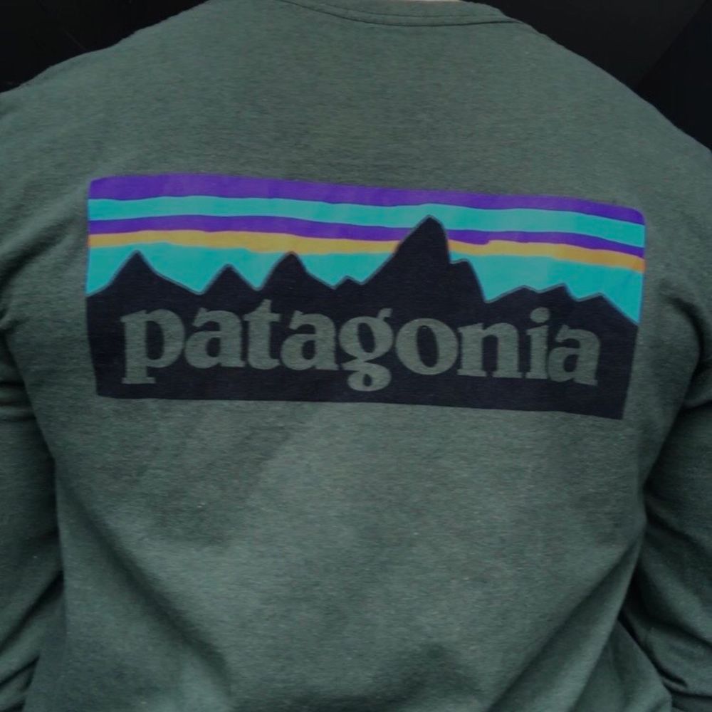 Säljer min knappt använda patagonia tröja, storlek small, inga flaws. Pris 200kr + frakt 79. T-shirts.
