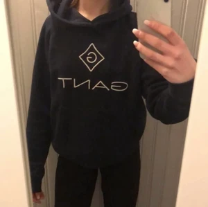 Gant hoodie - Säljer denna snygga oanvända gant hoodien, köpte för 800 men säljer för 120kr