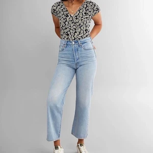 Levis ribcage jeans  - Levis jeans i modellen ribcage i storleken: 30 längd: 27