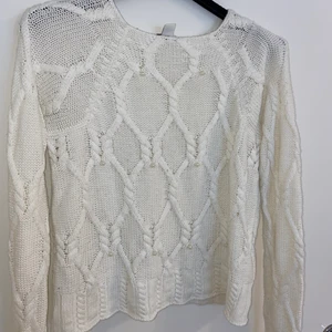 Tröja med pärlor  - Söt tröja med pärlor 