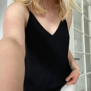 Svart linne - Svart flowigt linne från Lindex i storlek medium🖤✨