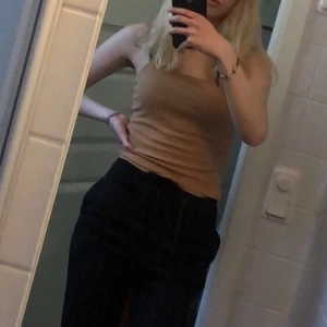 Linne - Älskar denna men behöver fräscha upp min garderob. Den passar bra till sommaren, till vardags eller en enklare festtopp 🌞 Köpte den på Bikbok och jag har använt den en del men den är i bra skick