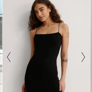 Na-kd klänning - Svart tight klänning, storlek S