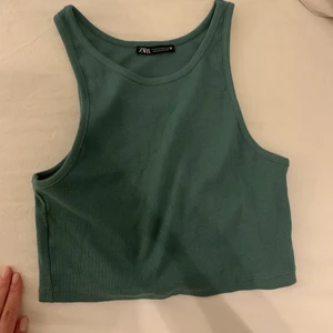 Zara topp - Säljer denna super trendiga toppen från zara som är använd 3 gånger Max🥰, om flera är intresserade blir det budgivning 