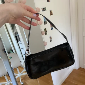 Väska - Säljer denna väska då den ej kommer till användning 