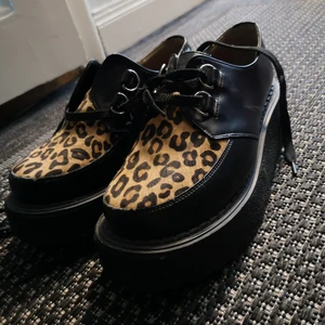 Creepers/Platåskor! Storlek 39. - Jättefina platåskor/creepers i storlek 39. Lite slitage framtill (se bild) 