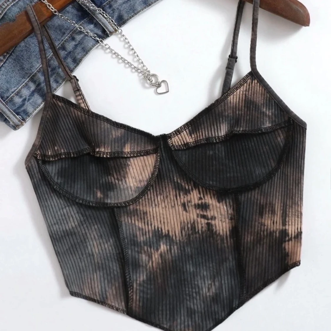 Tie-dye magtröja med neutrala färger