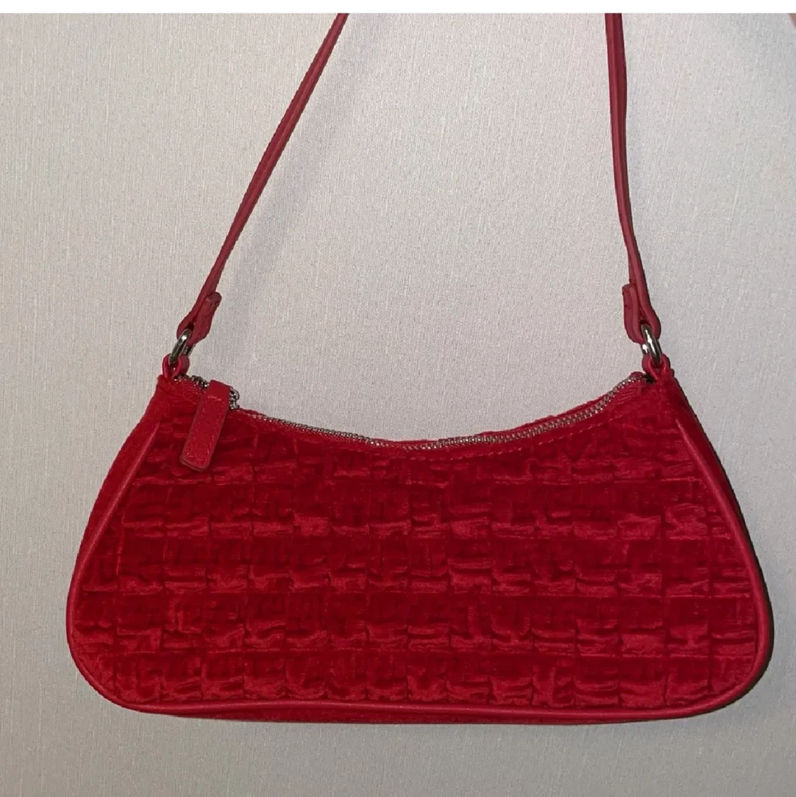 Oanvänd röd baguette väska - 90