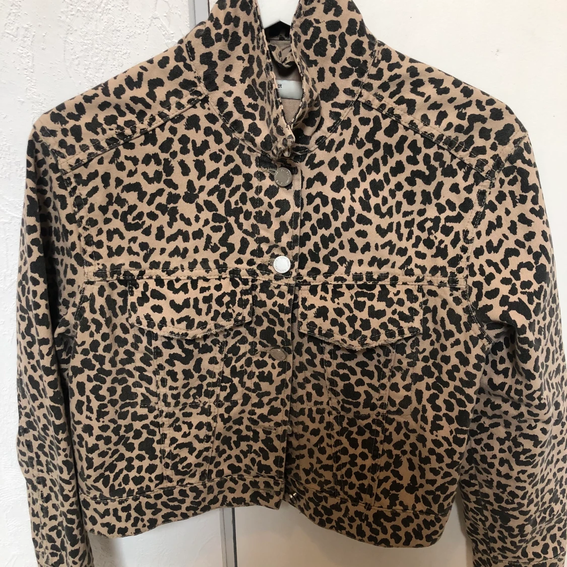 Jeans jacka leopard - 90