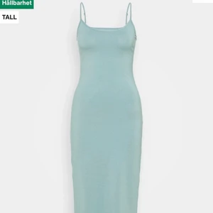 Figurnära klänning, Storlek XL  - Använd fåtal gånger färgen var mörkare än på första bilden som du ser