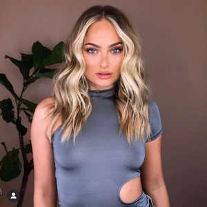 Nelly topp - Säljer denna topp från Nelly som är oanvänd men provad. Vill sälja då den inte passa mig så bra. Passar en Storlek S-M. 