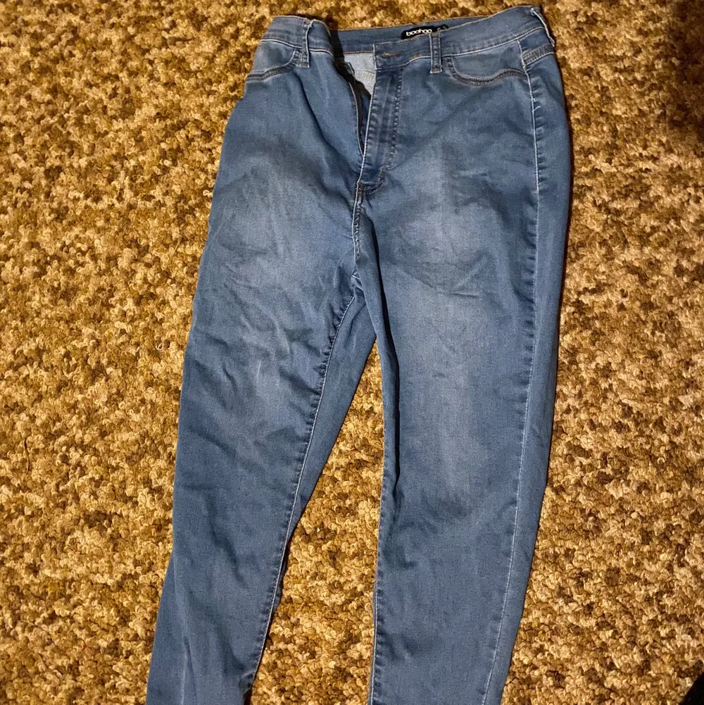 Bra skick , har aldrig använt byxorna för jag tog fel stl ! Original pris: 200kr. Jeans & Byxor.