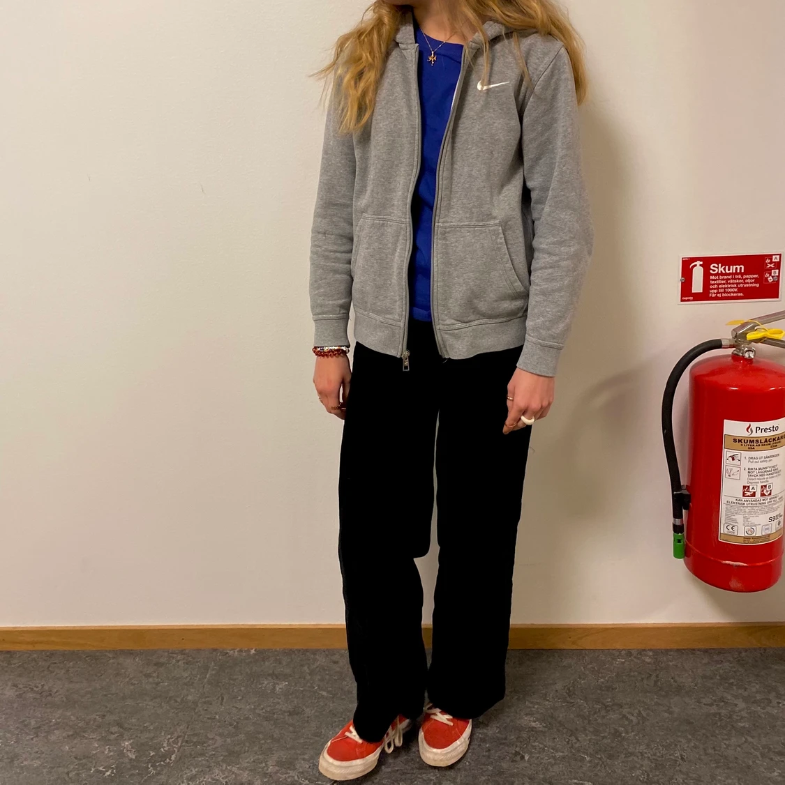 Grå zipuphoodie - 90