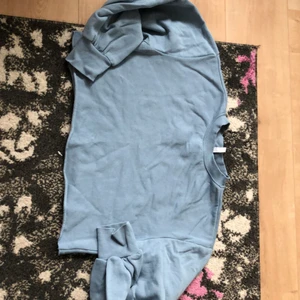 Lång armade tröjor  - 1 bilden i storlek s 2 bilden storlek s 3 bilden storlek s