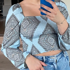 Super snygg topp - Säljer denna snygga topp ifrån ginatricot! Aldrig använd! Jätte snygg men kommer tyvärr inte till användning 🥺 