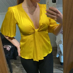 Gul sommartopp - Använd en gång! Sommrig och fin