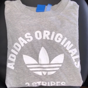 Adidas tröja  - Använd ca 2-3 gånger!😊 Storlek 36/S