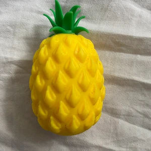 Ananas stressboll - Påminner om needoh🌸  Den är tidigare köpt på hurryskurry🌸