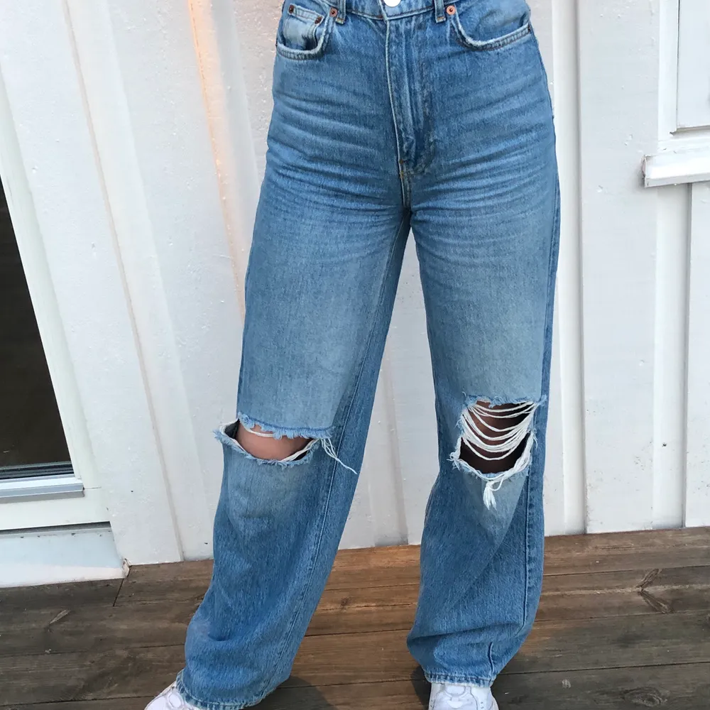 Super snygga jeans från Gina tricot. Bra skick och används ett fåtal gånger. Frakt tillkommer. Jeans & Byxor.