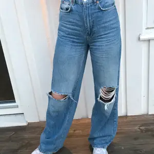 Super snygga jeans från Gina tricot. Bra skick och används ett fåtal gånger. Frakt tillkommer