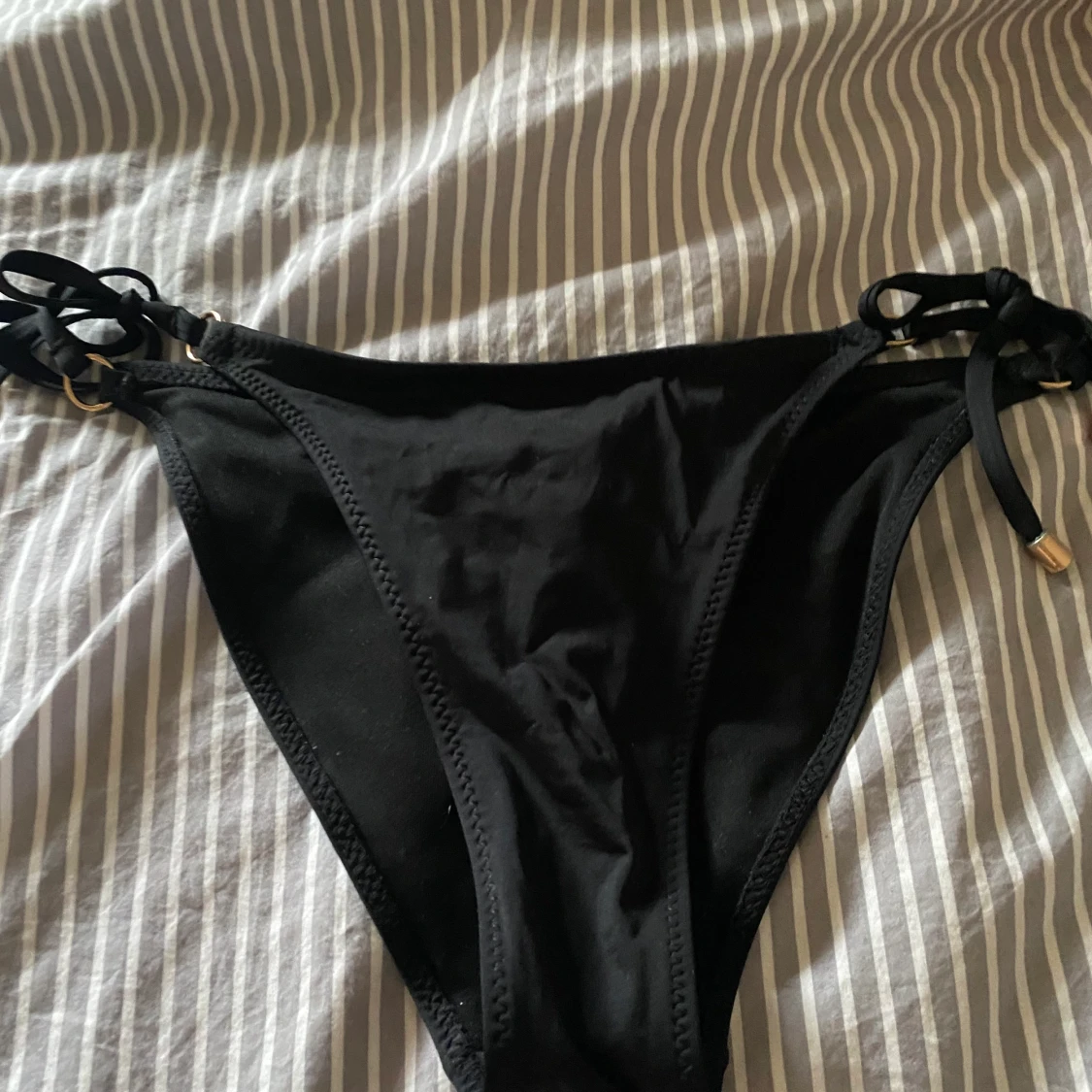 Svart bikini underdel