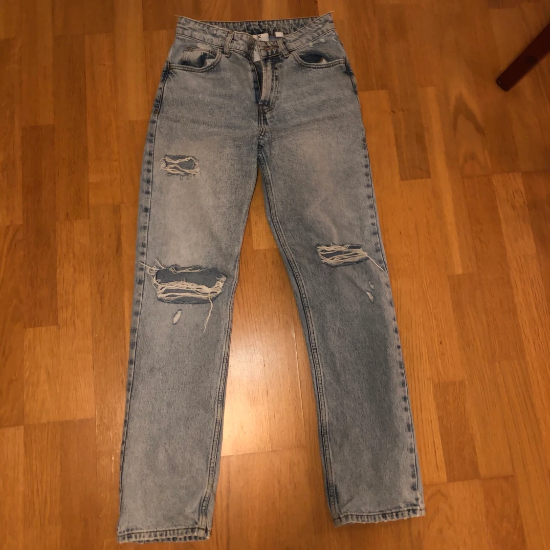 Jeans med hål - 91