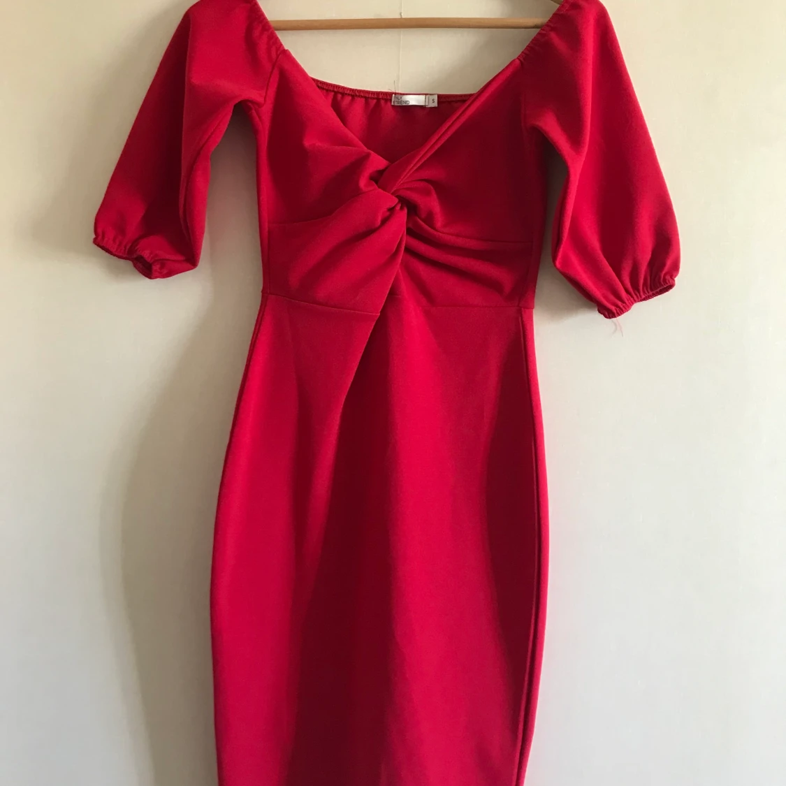 Röd klänning från Nelly  - 90