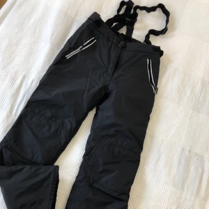 Everest täckbyxor - Everest täckbyxor/skidbyxor, strl 170, använd fåtal ggr. 