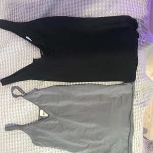 Linnen - 2st Linnen, med ena korssnörad mellan brösten och andra med ihop draget mellan brösten. 40kr st, kan diskutera pris i DM. DMa jätte gräna, svarar snabbt!!💞