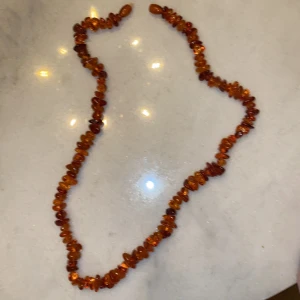 Halsband  - Säljer detta fina halsband i bärnsten. Kontakta mig vid intresse och fler frågor❤️❤️