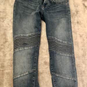 Väldigt stretchiga och sköna jeans i storlek m. Ej använda. Köpt från zalando. 