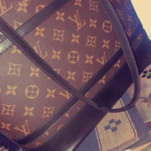 Handväska - Köpte från boozt.com och har använde några gånger 