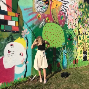 Omlottkjol - Omlottkjol från Na-kd, superfräsch men tyvärr inte riktigt min melodi längre. Midilängd, knappar och knyte runt midjan ❤️ strl 38!