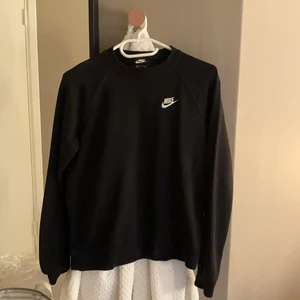 Nike sweatshirt - Säljer denna sweatshirt från nike eftersom jag inte använder den längre. Köparen står för frakten!! 💕