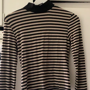 Tröja med storlek xs  - Aldrig använd 