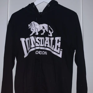 Hoodie  - Säljer skit cool HOODIE från lonsdale❤️❤️ Aldrig använd