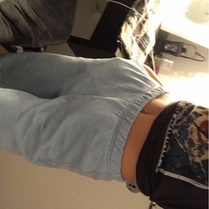 Blå mjukisbyxor  - Älskar dom här. Tyvär korta för mig som är 169. Inte använda så mycket och köpta för 200kr. Skriv för frågor eller fler bilder. +frakt men kan också mötas upp i Stockholm🥰