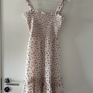 Söt sommarklänning - Fint skick!!! Perfekt sommarklänning 