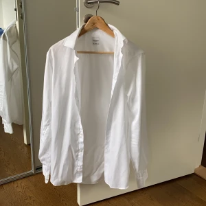 Kostymskjorta  - Kostymskjorta från John Henric 