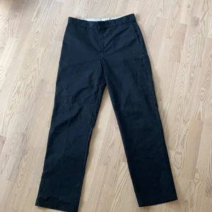 Dickies 874 Svart - Fina dickies I bra skick, ser feed för passform på ett par gröna 