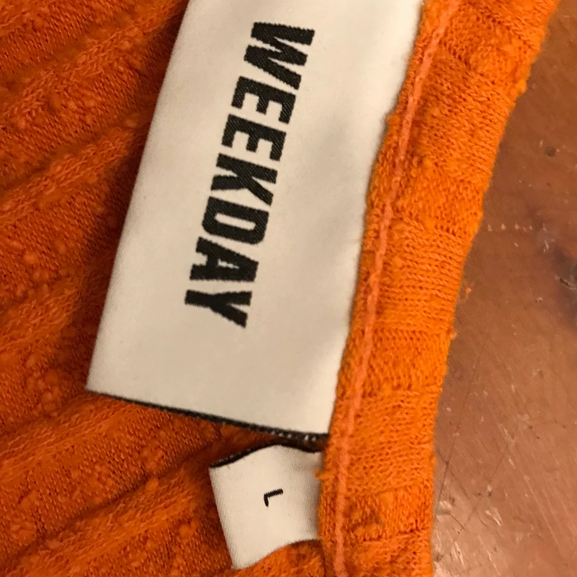 Orange one-shoulder topp weekday - 91