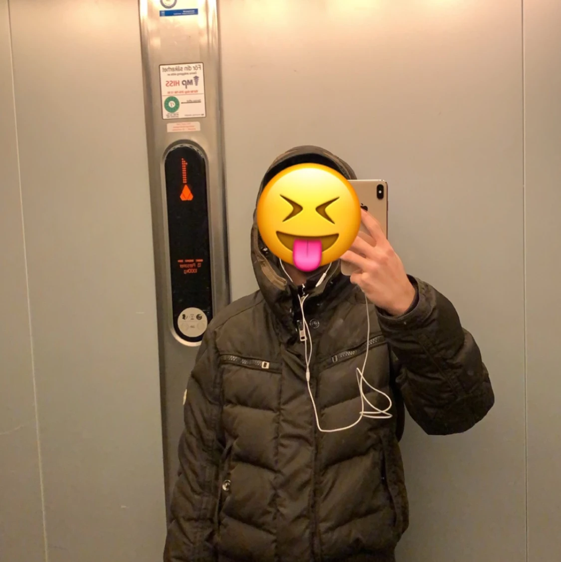 Moncler jacka storlek 3/L men passar M 