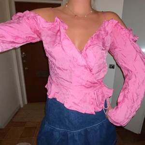 Hm blus - Rosa top från hm, finns inte kvar i butik! Rätt så ostruken på bilden för att förtydliga.