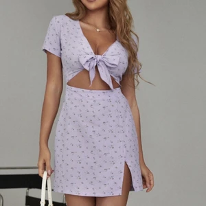 Lila klänning  - Så så fin men använder aldrig :(💓💓💓 storlek M, frakt 22kr 