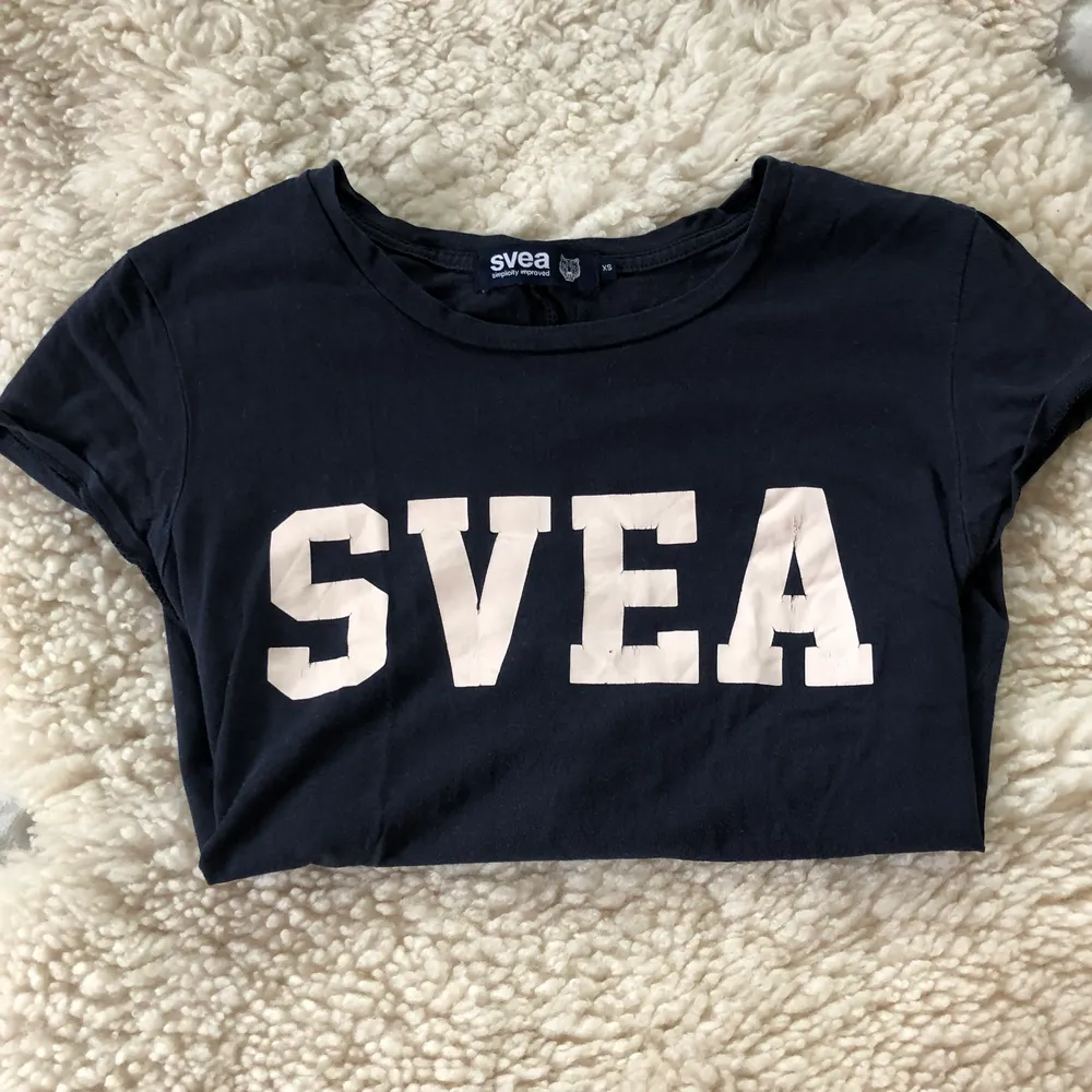 T-shirt från Svea. Jättefint skick. Storlek XS💙. Toppar.