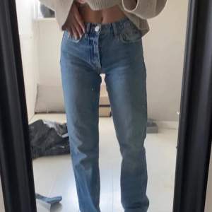 Säljer dessa jeans då dem inte kommer till användning  och inte riktigt passar (lånade bilder )