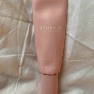 Kylie skin - I princip oanvänd frakten är 30kr